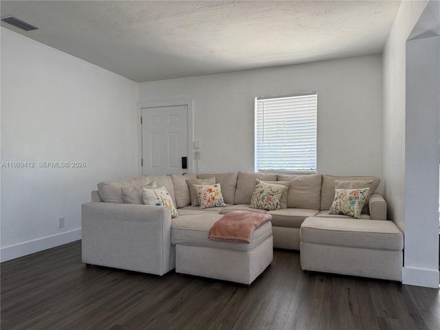 2533 Wiley St, Hollywood, FL 33020