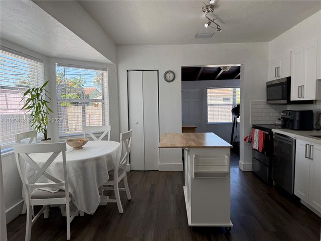 2533 Wiley St, Hollywood, FL 33020