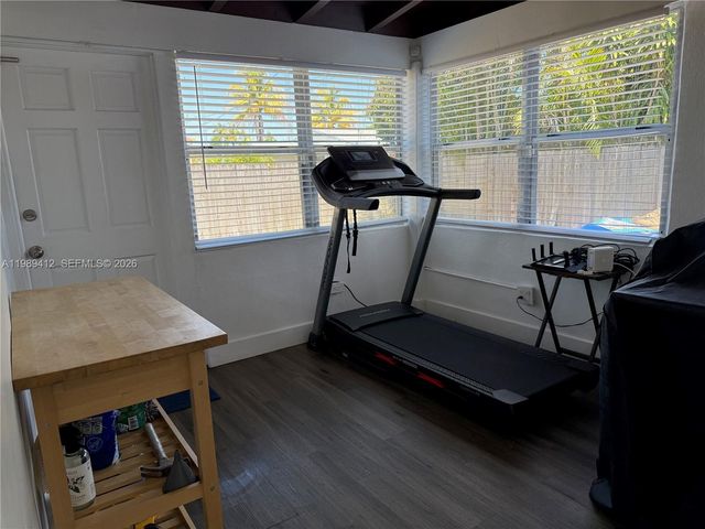 2533 Wiley St, Hollywood, FL 33020