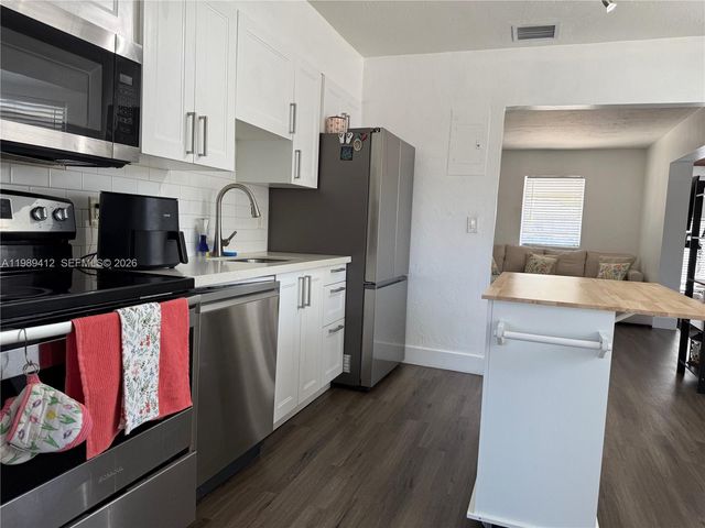 2533 Wiley St, Hollywood, FL 33020