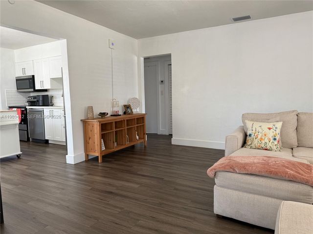 2533 Wiley St, Hollywood, FL 33020