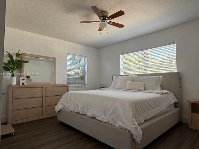 2533 Wiley St, Hollywood, FL 33020