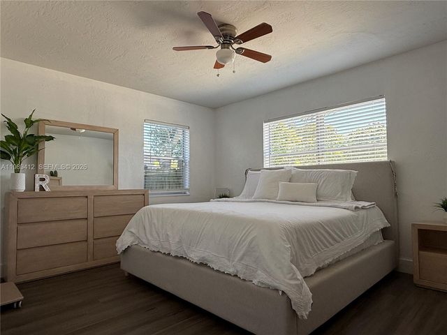 2533 Wiley St, Hollywood, FL 33020