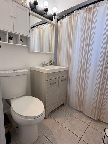 2533 Wiley St, Hollywood, FL 33020