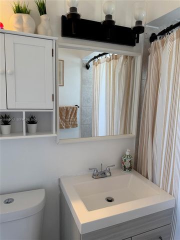 2533 Wiley St, Hollywood, FL 33020