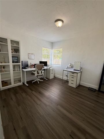 2533 Wiley St, Hollywood, FL 33020