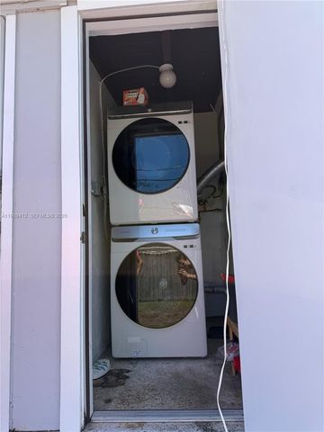 2533 Wiley St, Hollywood, FL 33020