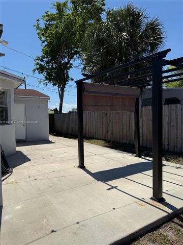 2533 Wiley St, Hollywood, FL 33020