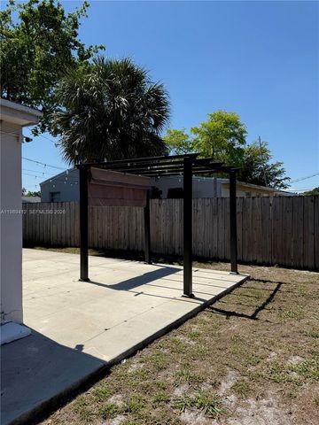 2533 Wiley St, Hollywood, FL 33020