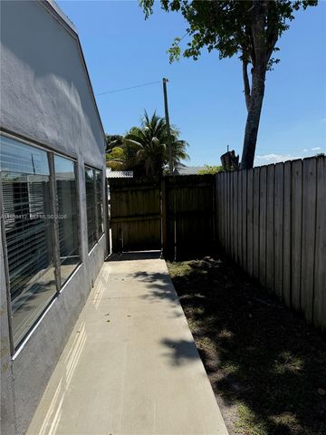 2533 Wiley St, Hollywood, FL 33020