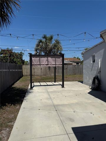 2533 Wiley St, Hollywood, FL 33020