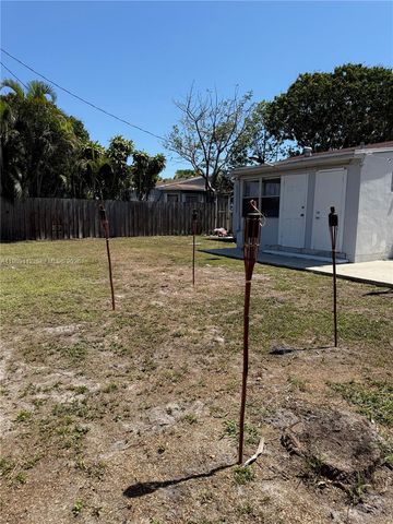 2533 Wiley St, Hollywood, FL 33020