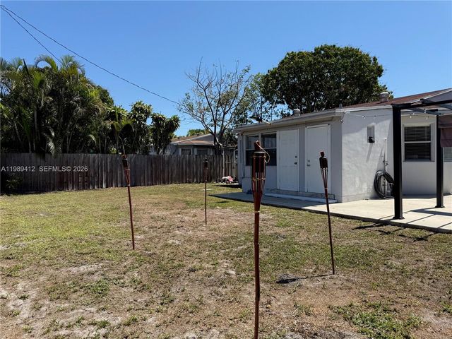 2533 Wiley St, Hollywood, FL 33020