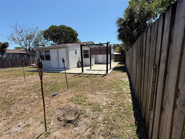 2533 Wiley St, Hollywood, FL 33020