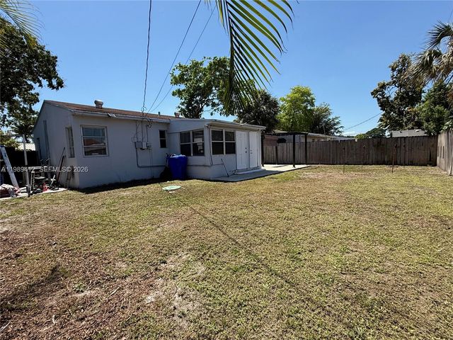 2533 Wiley St, Hollywood, FL 33020