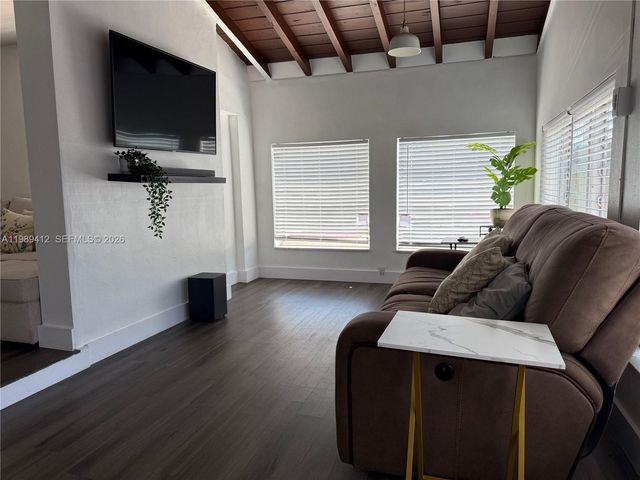 2533 Wiley St, Hollywood, FL 33020