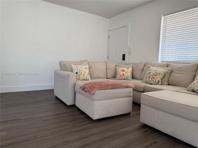 2533 Wiley St, Hollywood, FL 33020