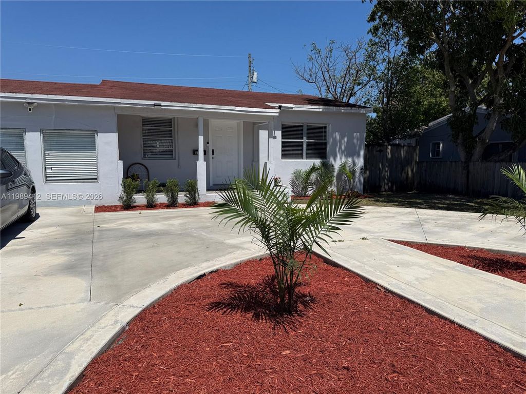 2533 Wiley St, Hollywood, FL 33020