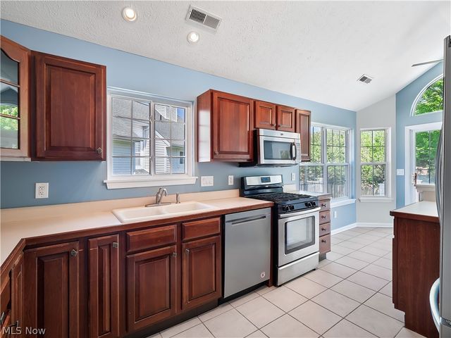 54 Vista Circle, North Olmsted, OH 44070