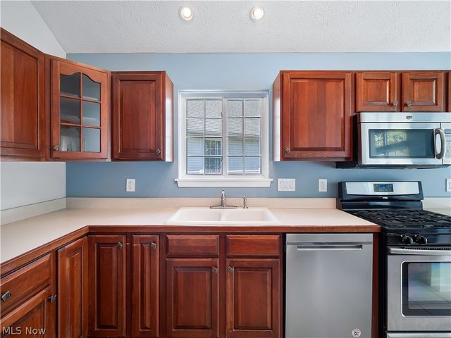 54 Vista Circle, North Olmsted, OH 44070