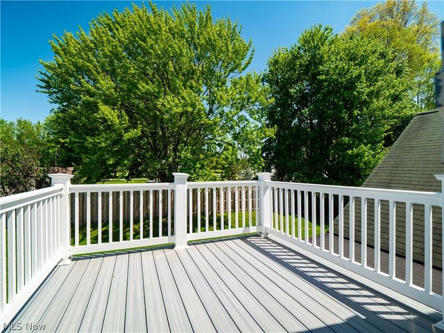 54 Vista Circle, North Olmsted, OH 44070