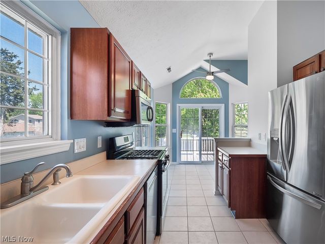 54 Vista Circle, North Olmsted, OH 44070