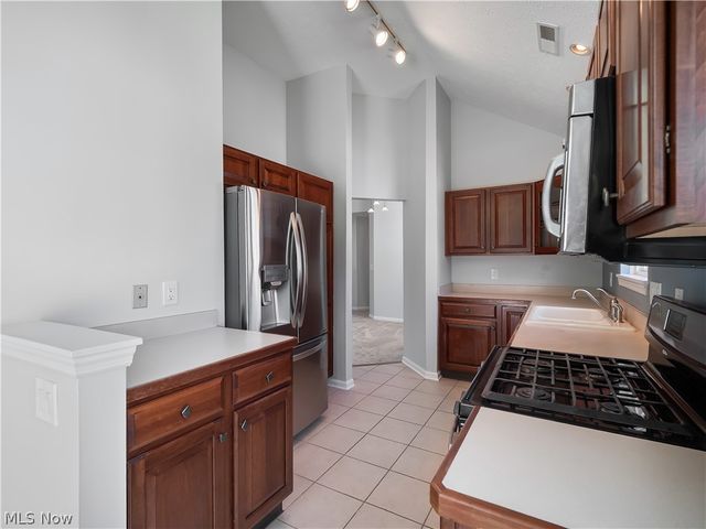 54 Vista Circle, North Olmsted, OH 44070