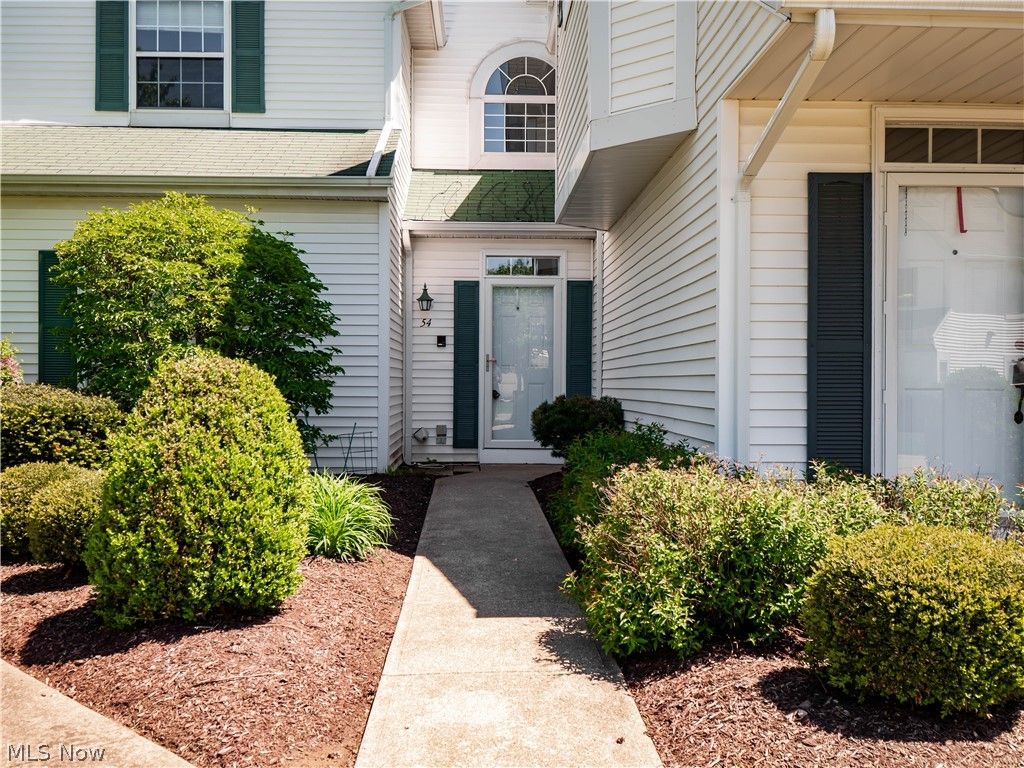 54 Vista Circle, North Olmsted, OH 44070