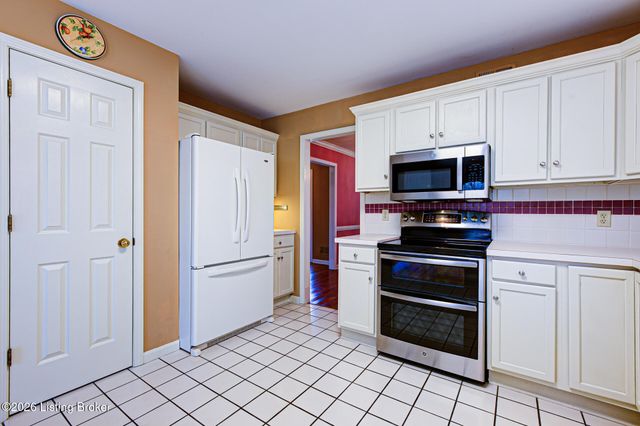 1124 Garden Creek Cir, Louisville, KY 40223