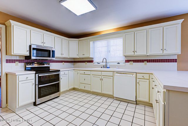 1124 Garden Creek Cir, Louisville, KY 40223