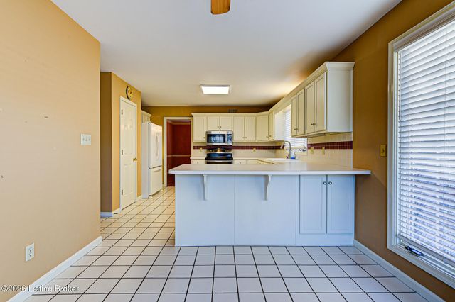 1124 Garden Creek Cir, Louisville, KY 40223