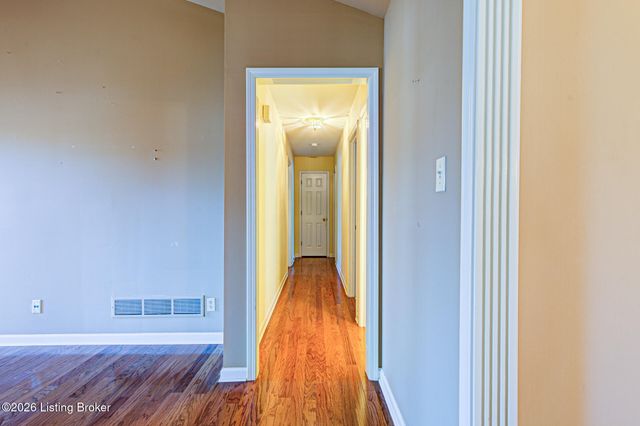 1124 Garden Creek Cir, Louisville, KY 40223