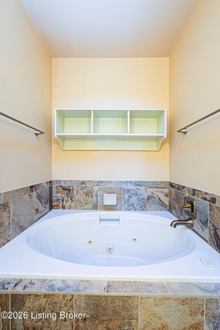 1124 Garden Creek Cir, Louisville, KY 40223