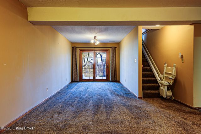 1124 Garden Creek Cir, Louisville, KY 40223