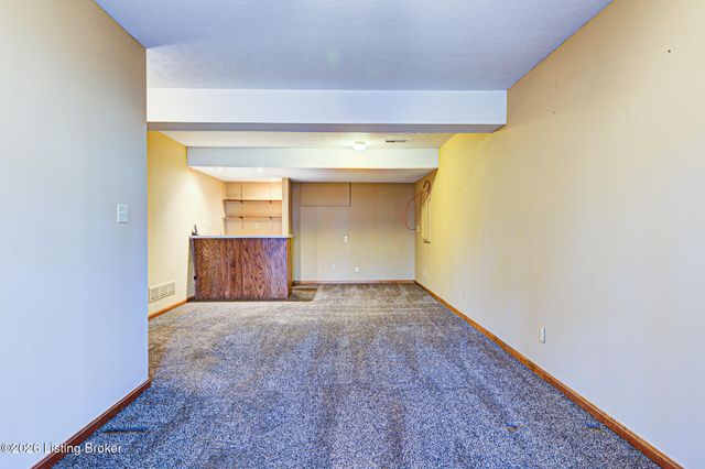 1124 Garden Creek Cir, Louisville, KY 40223