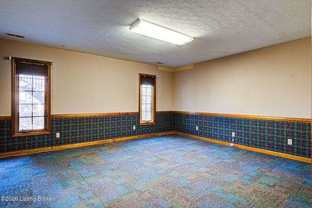 1124 Garden Creek Cir, Louisville, KY 40223