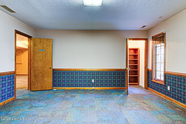 1124 Garden Creek Cir, Louisville, KY 40223