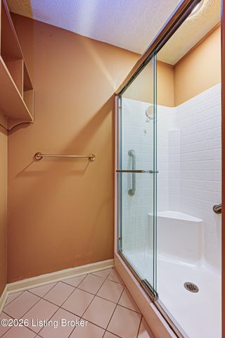 1124 Garden Creek Cir, Louisville, KY 40223