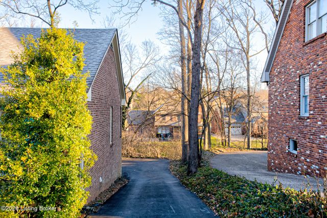 1124 Garden Creek Cir, Louisville, KY 40223