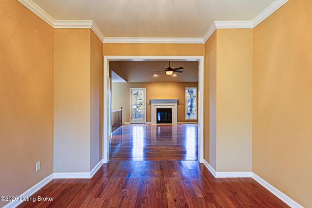 1124 Garden Creek Cir, Louisville, KY 40223