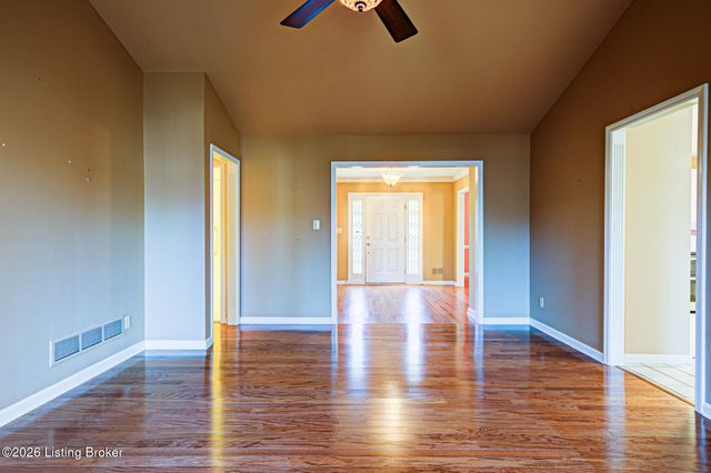 1124 Garden Creek Cir, Louisville, KY 40223