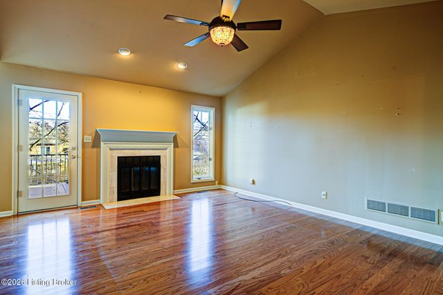 1124 Garden Creek Cir, Louisville, KY 40223