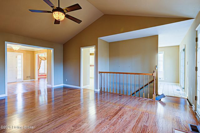 1124 Garden Creek Cir, Louisville, KY 40223