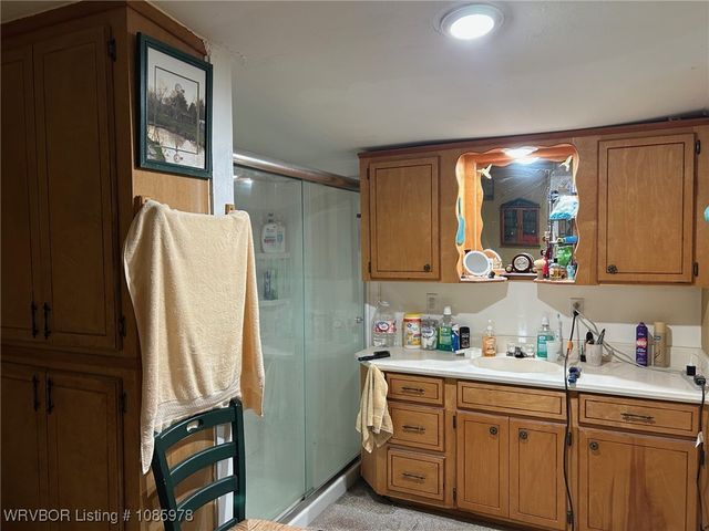 1005 George Avenue, Pocola, OK 74902