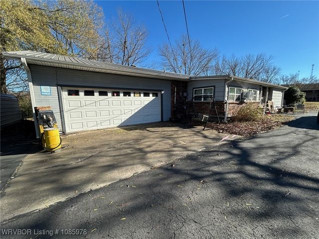 1005 George Avenue, Pocola, OK 74902