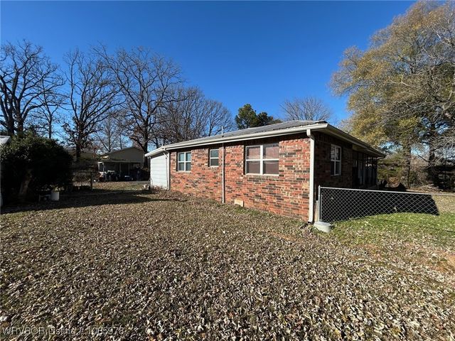 1005 George Avenue, Pocola, OK 74902