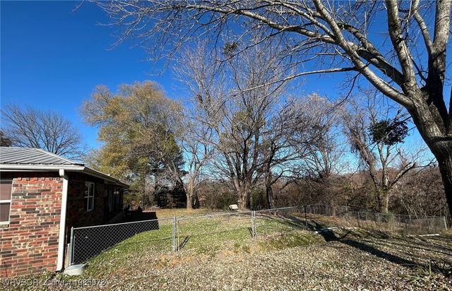 1005 George Avenue, Pocola, OK 74902