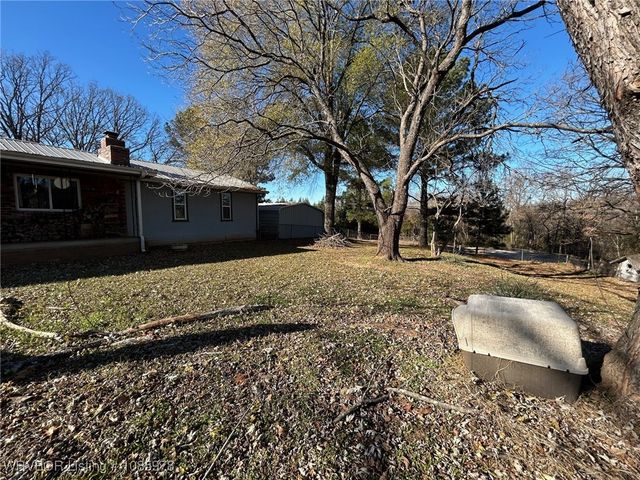 1005 George Avenue, Pocola, OK 74902