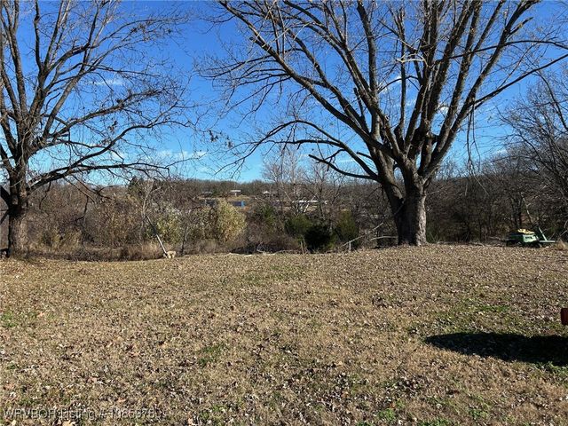 1005 George Avenue, Pocola, OK 74902