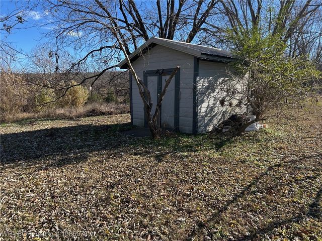 1005 George Avenue, Pocola, OK 74902